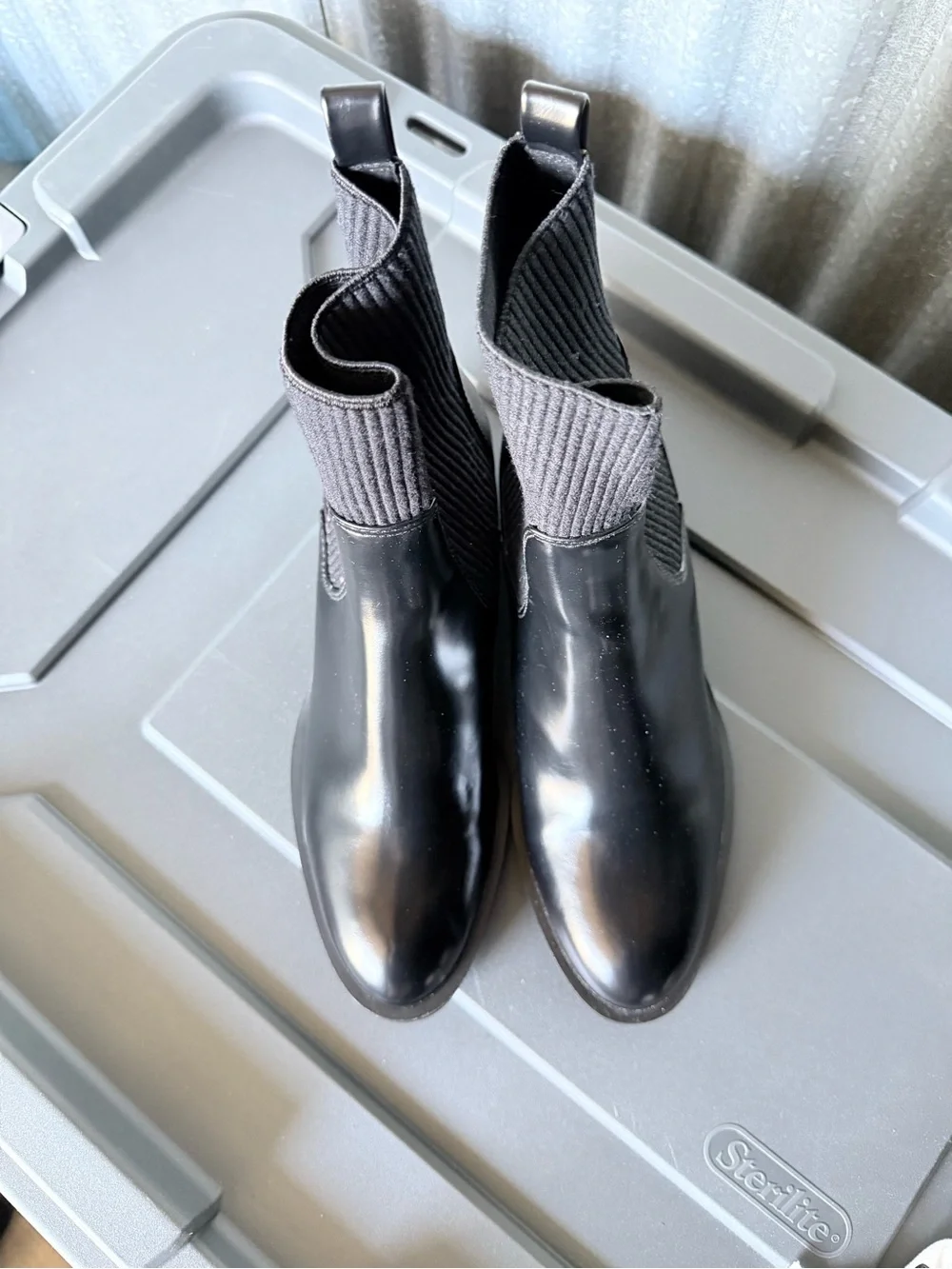 Zara sleek chelsea